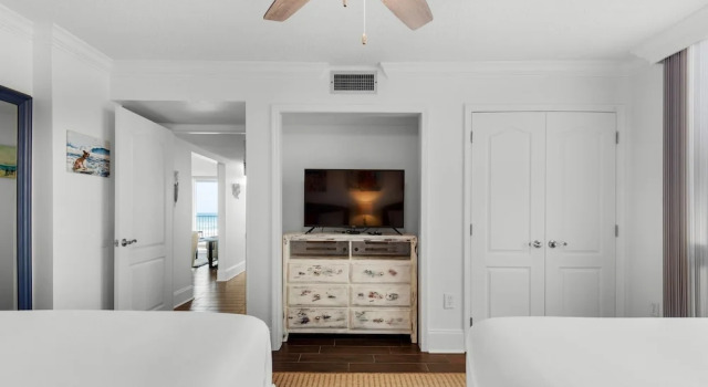 Shoreline Towers 1035