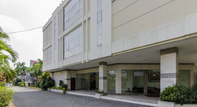 RedDoorz Plus at Pitagiri GBK Senayan, Book Hotel Palmerah Jakarta, near Binus University