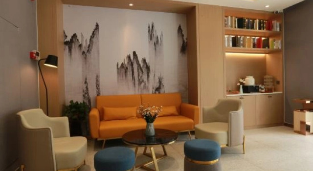 Jinjiang Inn Select Hotel (Heze Train Station), Prenota Hotel Hotel a Shandong con parcheggio, Parcheggio