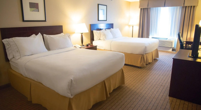 Четырёхместный номер Standard Holiday Inn Express Devils Lake by IHG