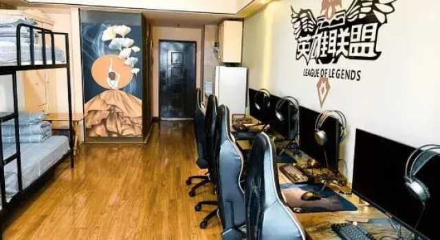 Кровать в общем номере 177 esports Hotel