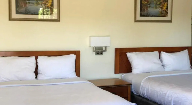 Четырёхместный номер Deluxe Monticello Motel