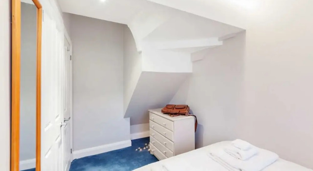 Modern 2 bed Flat, West Kensington, Sleeps 4, Забронировать Отель Отели Англии 3 звезды, 3*