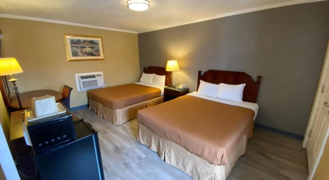 Четырёхместный номер Standard Travel Inn Snyder