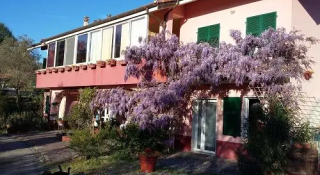 La Casa Rosa, Book Hotel Borghetto di Vara Ligurien