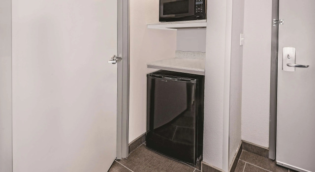 La Quinta Inn & Suites by Wyndham Dallas Grand Prairie North