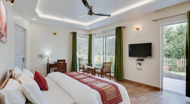 SaffronStays Casa Bellissimo, Dehradun - luxury villa near Malsi Deer Park with valley views, Rezervovat Vila Hotely v Uttarakhand s parkováním, Parkování