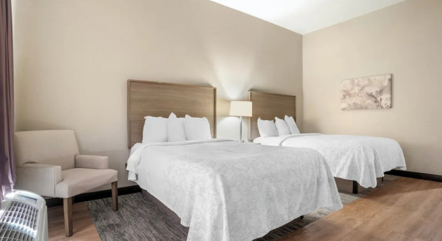 Четырёхместный номер Deluxe Red Roof Inn PLUS & Suites Vicksburg