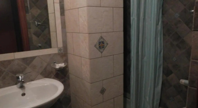Кровать в общем номере Gianni House
