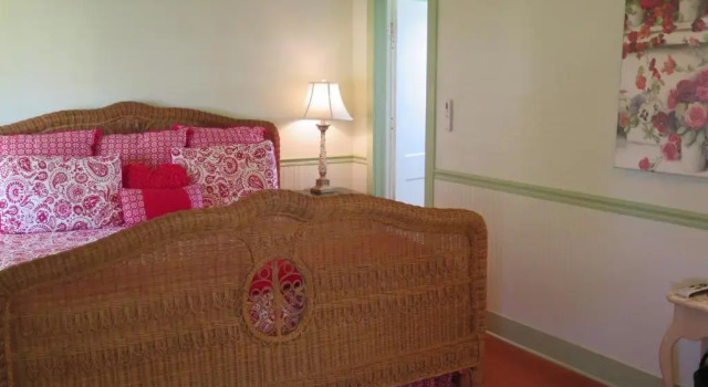 Люкс Deluxe Yellow House B&B