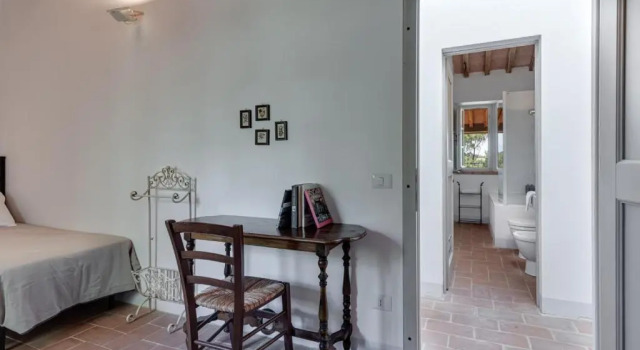 Podere Ferranino at Ville Ferrano, Book Hotel Hotels in Crete Senesi with Parking, Parking