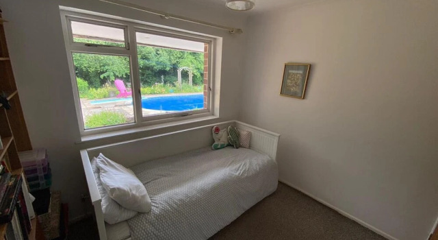 Family Home With Large Garden and Pool Near Totnes, Book Hotel Hoteller i Totnes med parkering, Parkering