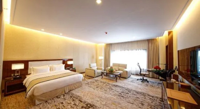 Номер Executive Royal Swiss Lahore