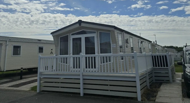 2 bed Platinum-sleeps 6-decking-free Parking