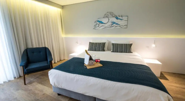 Standardowy dwuosobowy pokój i balkonem Ilha Hostel & Suites