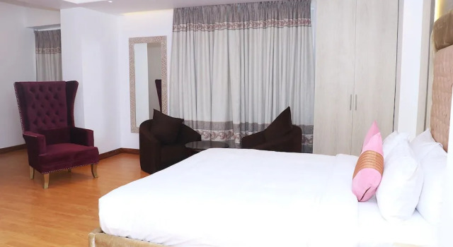Royal Raj Hotel & Condominium, Rezerwuj Hotel Rāmchandrapur Radźszahi