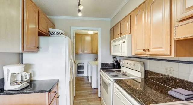 Апартаменты 3 Mi to Slopes! Mtn-view Condo in Banner Elk