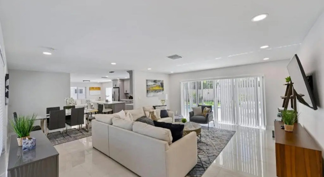 Коттедж Sail Away Beach Cottage Sleeps 10 Heated Pool