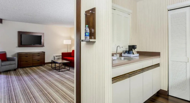 Номер Standard с видом на внутренний двор Four Points by Sheraton Pleasanton