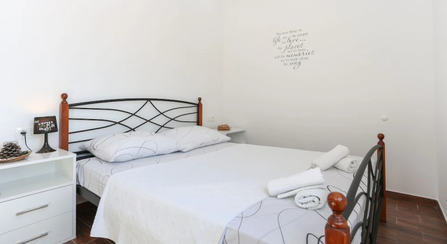 Семейные апартаменты с балконом и с видом на море Brunos Pool House Ciovo