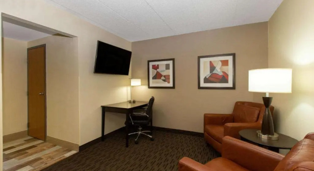 Люкс AmericInn by Wyndham Apple Valley