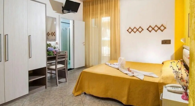 Четырёхместный семейный номер Standard Hotel Gloria