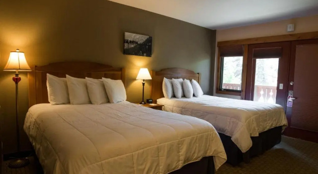 Четырёхместный номер Standard с красивым видом из окна Silver Moon Inn