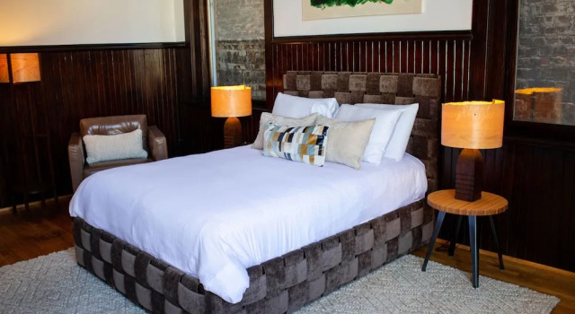 Клубная студия Fire Station One Boutique Hotel