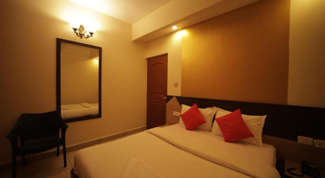 Двухместный номер Deluxe Treebo Golden Inn, 700 Mtrs From Promenade Beach