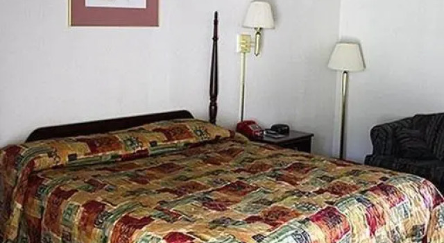 Номер Standard Hometown Inn Staunton VA near Hwy 11