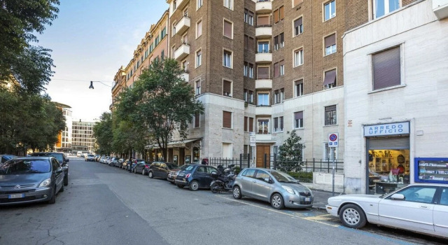 Quiet and Bright 2 Beds in a Great Area
