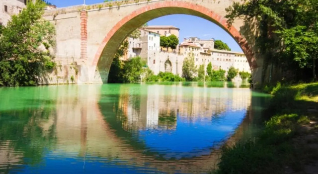 Ferienhaus mit Pool bis 20 Personen Casa vacanze con piscina fino a 20 persone, Rezervovat Hotel Urbino 