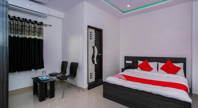 OYO 19704 Sai Dham Comfort, Book Hotel Hoteller i Kaglipur med parkering, Parkering