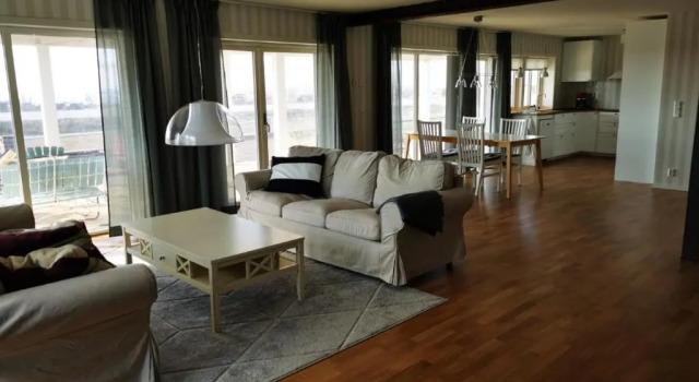Villa Neptuni lägenhet och rumsuthyrning, Varaa Villa Mökit kohteessa Småland, Mökki