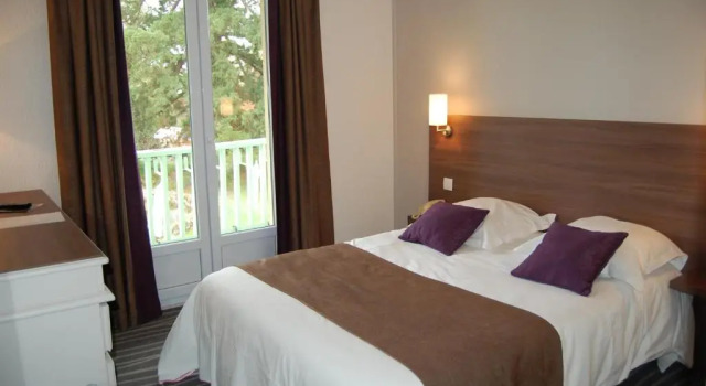 Двухместный номер Standard Logis Hôtels- Hôtel et Restaurant Domaine de Fompeyre