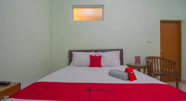 Двухместный номер Standard RedDoorz at Hotel Griya Gatsu Lampung