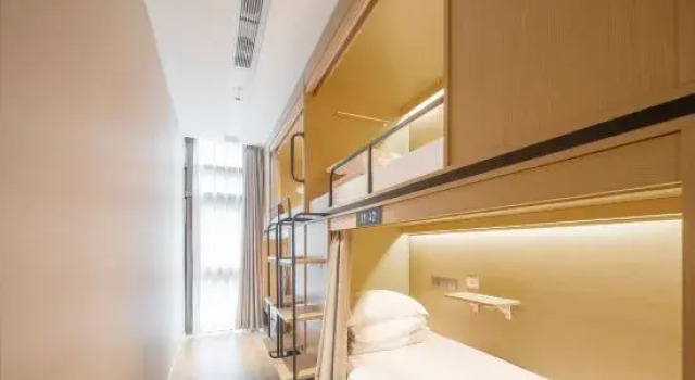 Кровать в общем номере (мужской номер) Captain 5 Youth Hotel (Shanghai Zhongshan Park Jiangsu Road Subway Station)