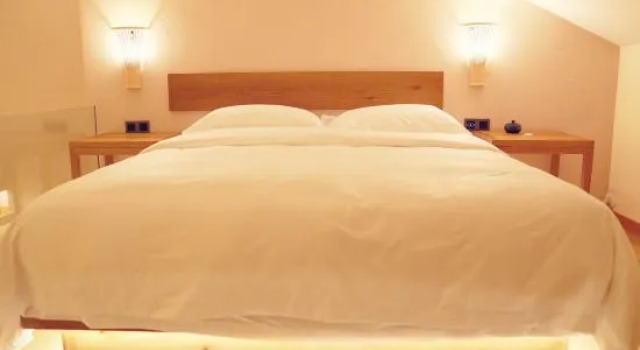 Люкс Дуплекс с видом на озеро Puzhehei Xianrenju Lake View Homestay