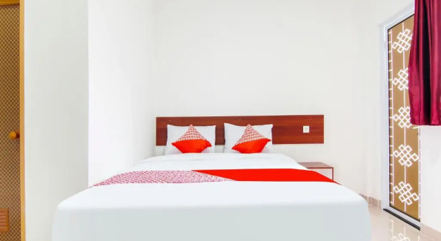 Номер Deluxe RedDoorz near Terminal Roro Bandar Sri Junjungan