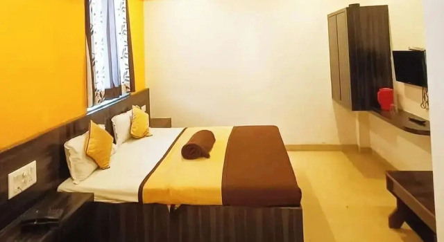 Двухместный номер Deluxe HOTEL SHRI PUSHPANJALI SHIRDI