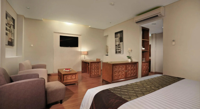 Полулюкс Aston Tanjung City Hotel