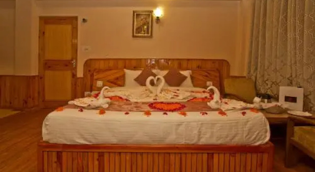 Holiday BNB, Забронировать Отель «постель и завтрак» Отели Манали с питанием, Пансион