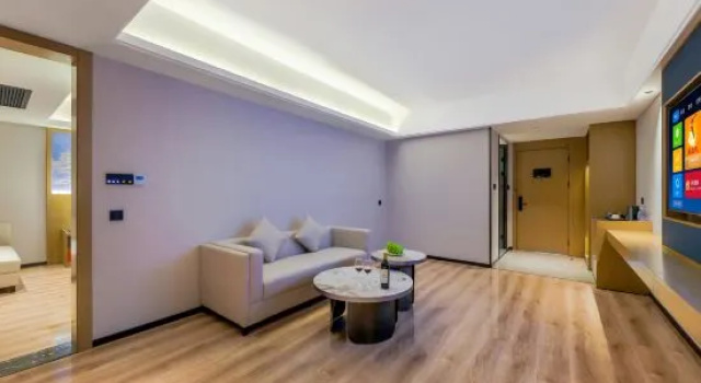 Люкс Deluxe Yixuan International Hotel (Zhongshan Pedestrian Street Rongcheng Tianjie Branch)