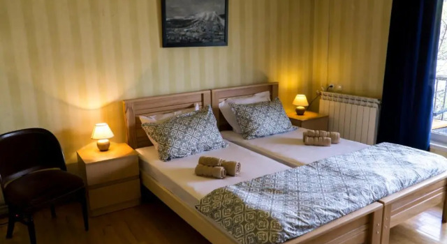 4BD Appartaments with cozy garden, Забронировать Отель Вера Тбилиси, рядом с Тбилисский государственный университет