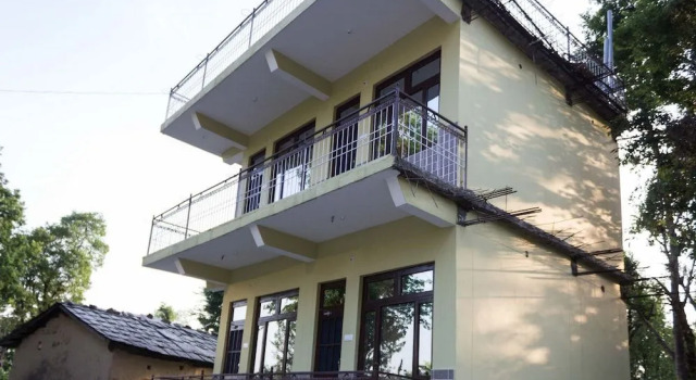 OYO 13409 Home Cozy Stay near ISBT Dharamshala, Забронировать Отель Отели Дхармсала с парковкой, Парковка