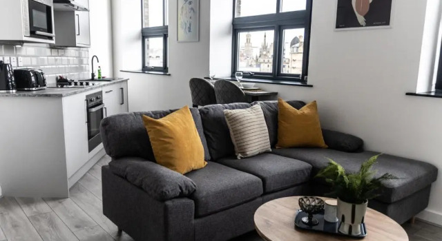 Апартаменты Deluxe Spire Accommodations Ltd.