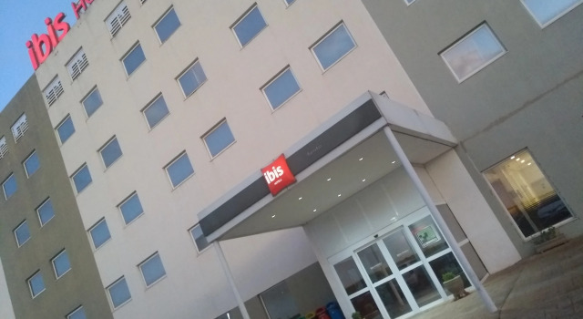 ibis Barretos, Забронировать Отель Отели Барретус с парковкой, рядом с Аквапарк Barretos Country, Парковка