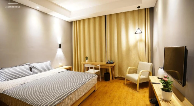 Dali Ancient Town Monster B&B, Book Bed and Breakfast Cheap Hotels in Yunnan