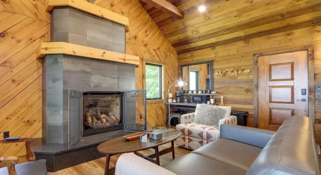 Dreamy Penrose Cabin w/ Panoramic Mountain Views