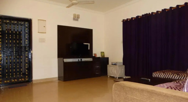 Goa Homeland 3 double bed Calangute, Забронировать Отель Отели Калангут с бассейном, рядом с Пляж Калангут, Бассейн